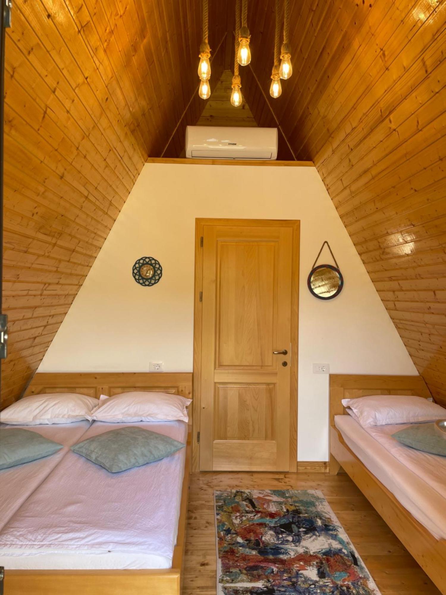 A Frame 1 Transalpina Hotel Petresti Ngoại thất bức ảnh