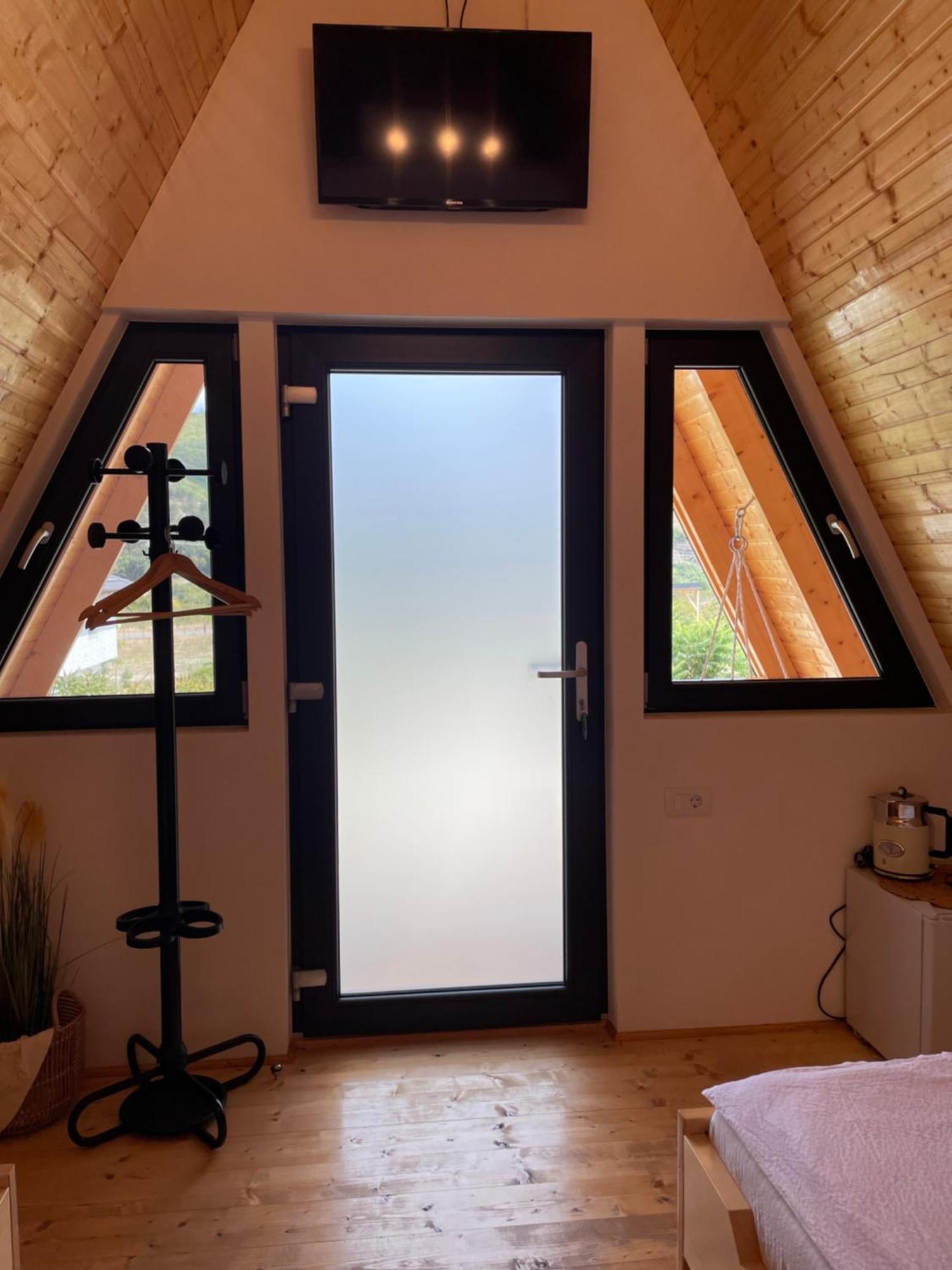 A Frame 1 Transalpina Hotel Petresti Ngoại thất bức ảnh