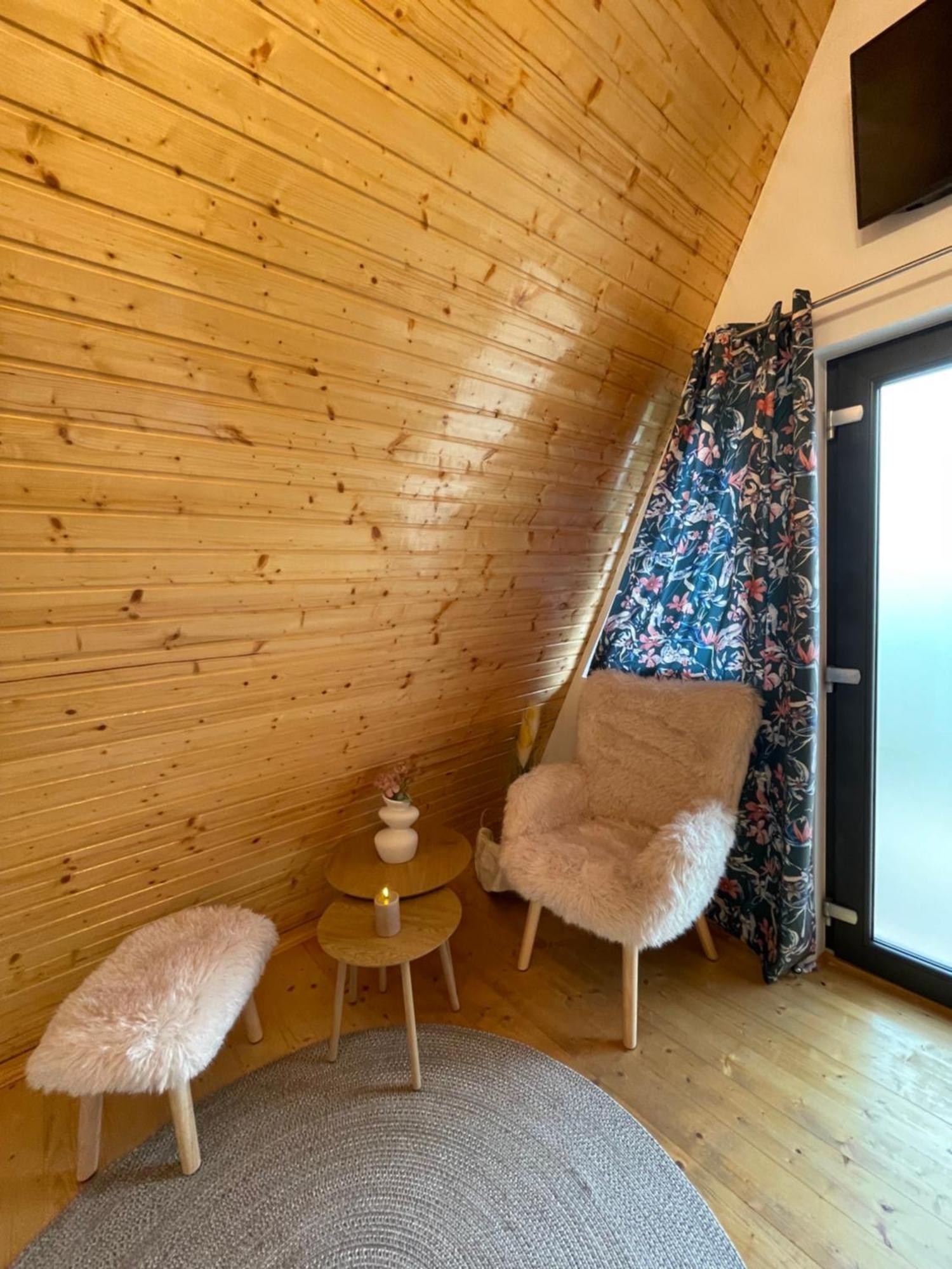 A Frame 1 Transalpina Hotel Petresti Ngoại thất bức ảnh