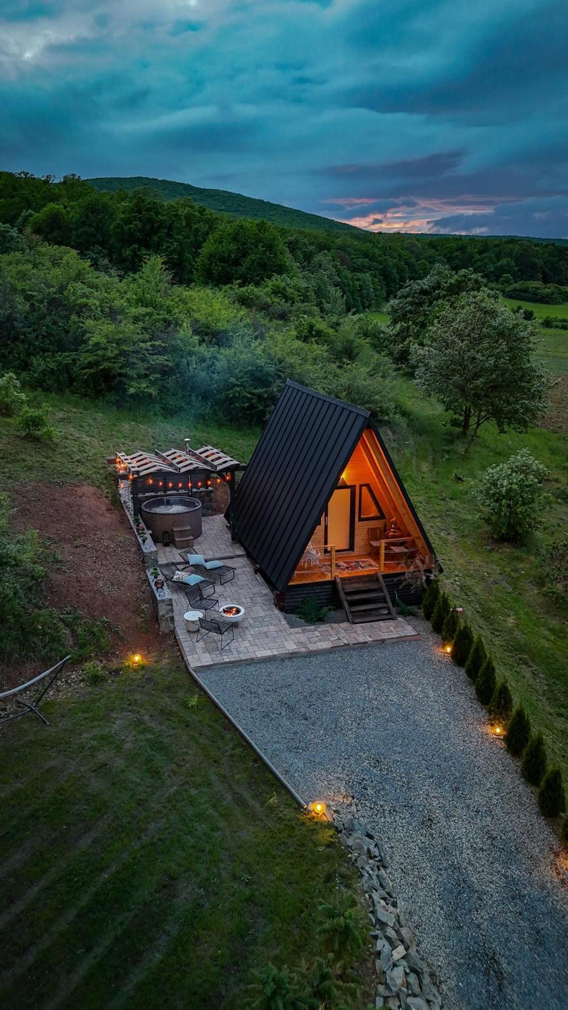 A Frame 1 Transalpina Hotel Petresti Ngoại thất bức ảnh